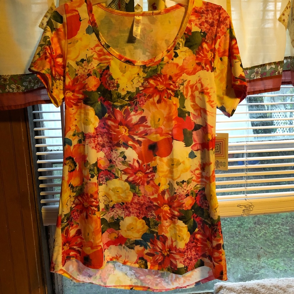 NWT LuLaRoe Short Sleeve Classic T-Shirt